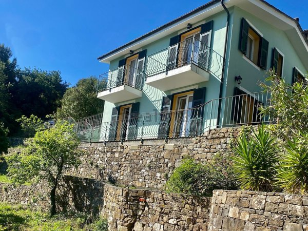 casa indipendente in vendita ad Imperia