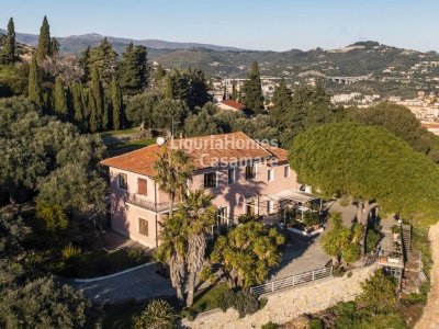casa indipendente in vendita ad Imperia in zona Porto Maurizio
