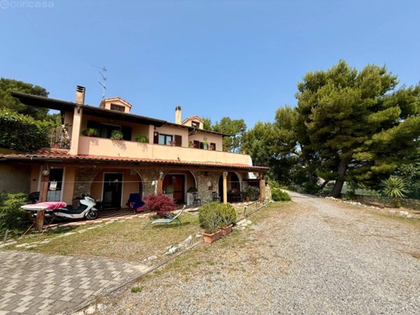 casa indipendente in vendita ad Imperia in zona Porto Maurizio