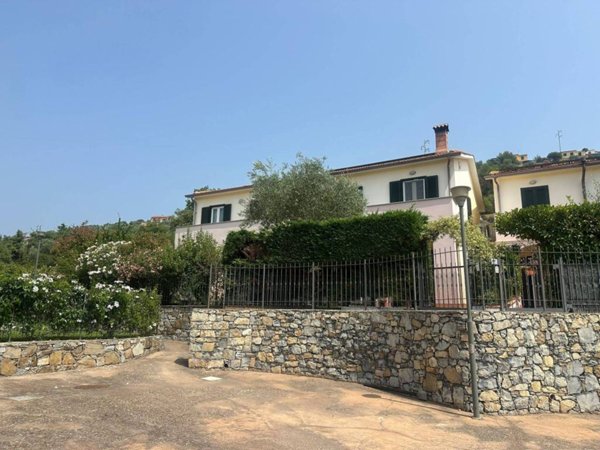 casa indipendente in vendita ad Imperia in zona Torrazza / Clavi