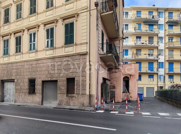 locale commerciale in vendita ad Imperia in zona Porto Maurizio