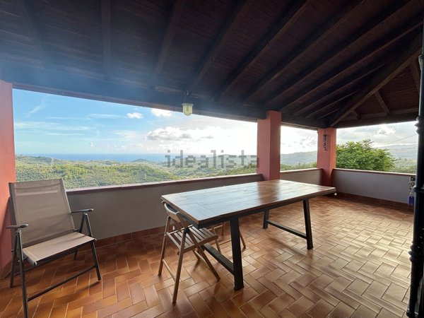 casa indipendente in vendita ad Imperia in zona Montegrazie