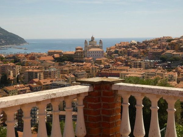 casa indipendente in vendita ad Imperia in zona Porto Maurizio