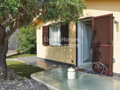 casa indipendente in vendita ad Imperia in zona Poggi