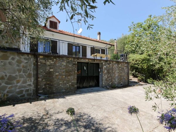 casa indipendente in vendita ad Imperia in zona Montegrazie