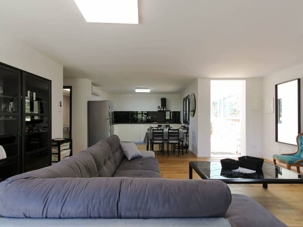 casa indipendente in vendita ad Imperia in zona Montegrazie