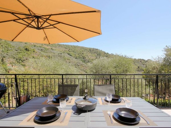 casa indipendente in vendita ad Imperia in zona Montegrazie