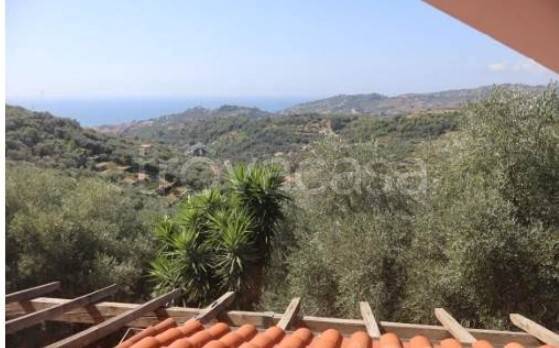 casa indipendente in vendita ad Imperia in zona Porto Maurizio