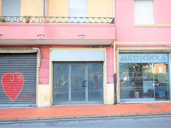 negozio in vendita ad Imperia in zona Porto Maurizio