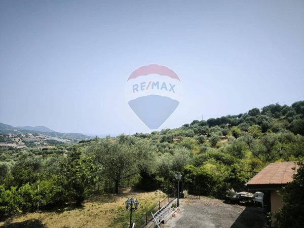 casa indipendente in vendita ad Imperia in zona Poggi