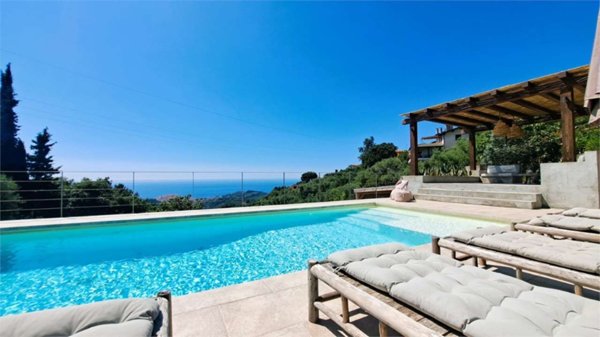 casa indipendente in vendita ad Imperia in zona Porto Maurizio