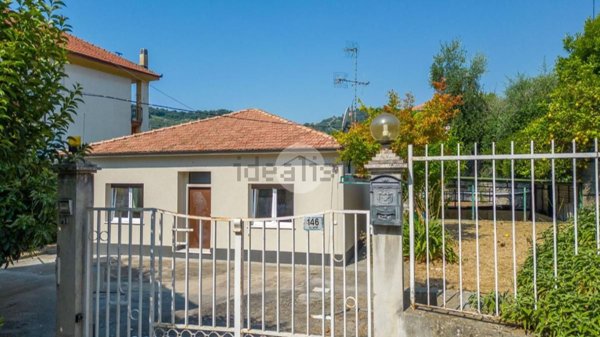 casa indipendente in vendita ad Imperia in zona Oneglia