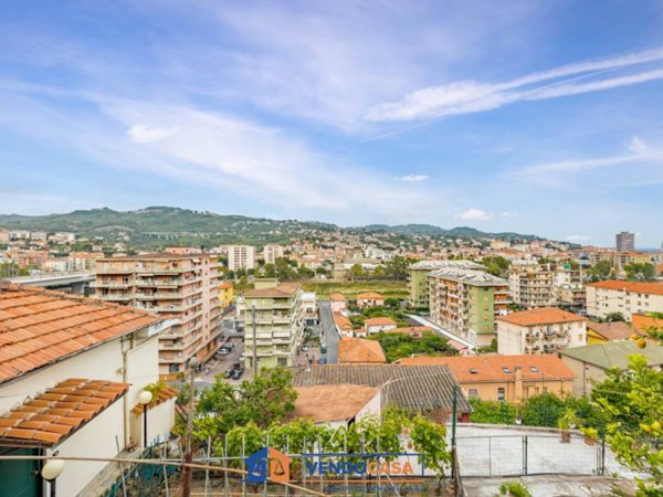 appartamento in vendita ad Imperia in zona Porto Maurizio