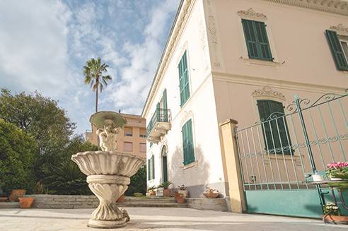 casa indipendente in vendita ad Imperia in zona Porto Maurizio