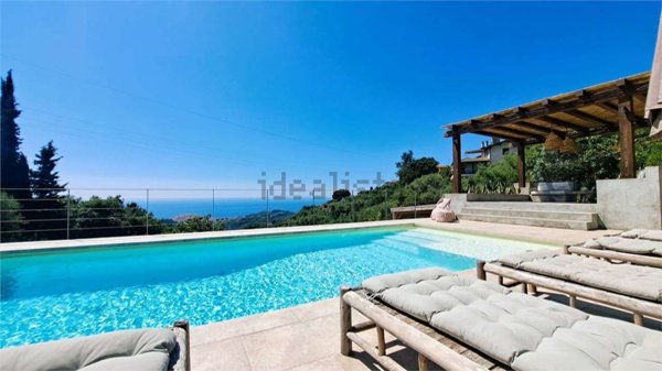 casa indipendente in vendita ad Imperia in zona Oneglia