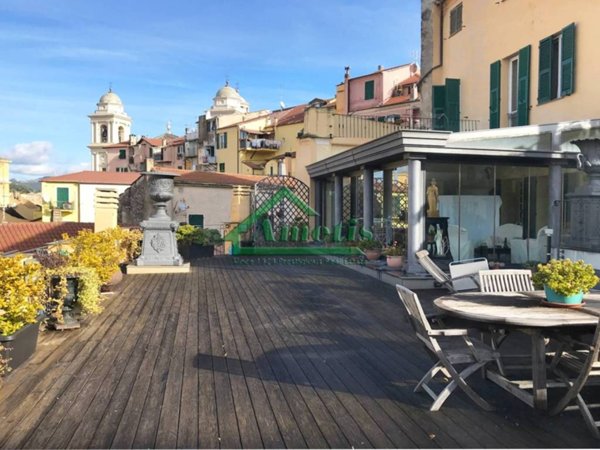 appartamento in vendita ad Imperia in zona Porto Maurizio