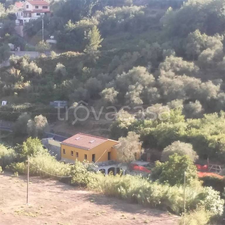 appartamento in vendita ad Imperia in zona Montegrazie