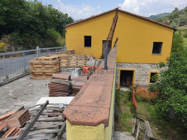 appartamento in vendita ad Imperia in zona Montegrazie