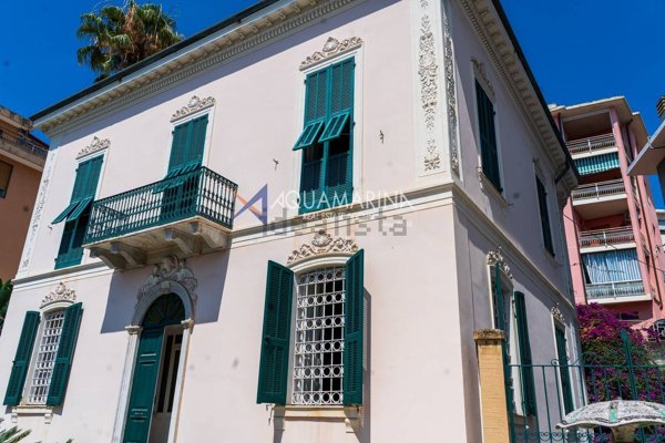 casa indipendente in vendita ad Imperia in zona Porto Maurizio