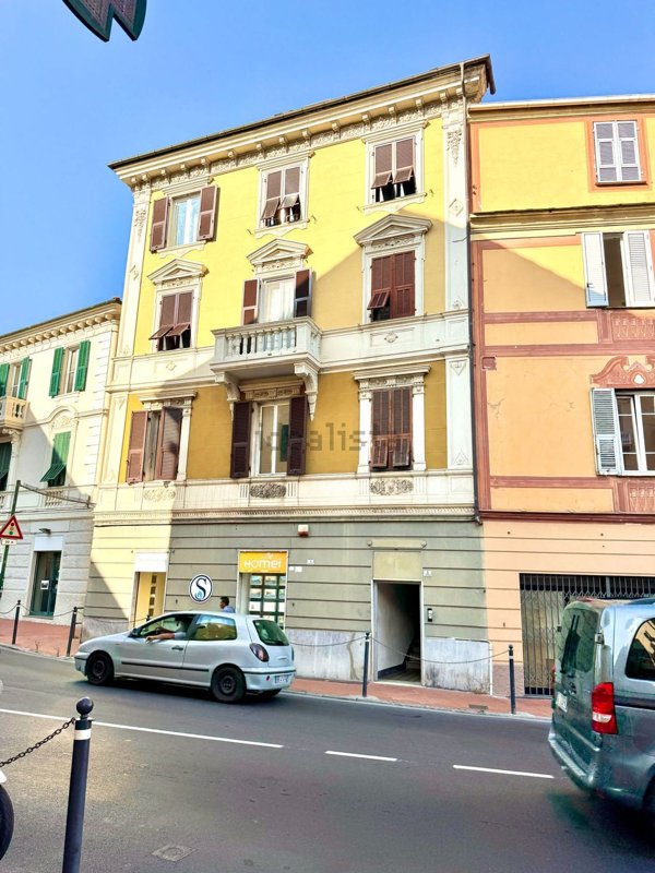 appartamento in vendita ad Imperia in zona Porto Maurizio