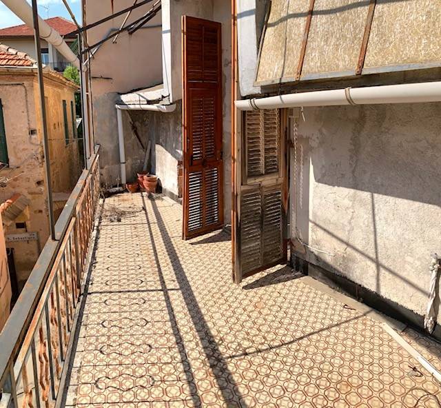 casa indipendente in vendita ad Imperia in zona Costa d'Oneglia