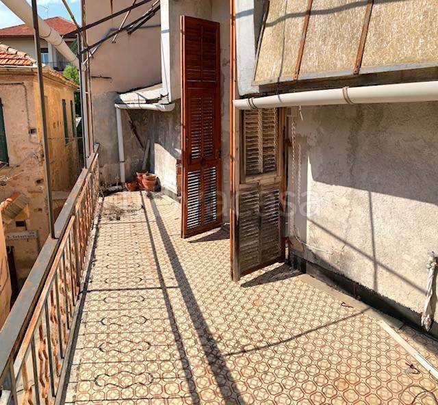 casa indipendente in vendita ad Imperia in zona Costa d'Oneglia