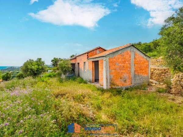 casa indipendente in vendita ad Imperia in zona Porto Maurizio