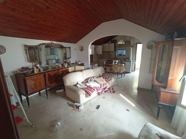 casa indipendente in vendita ad Imperia