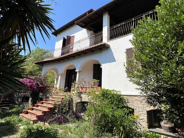 casa indipendente in vendita ad Imperia in zona Oneglia