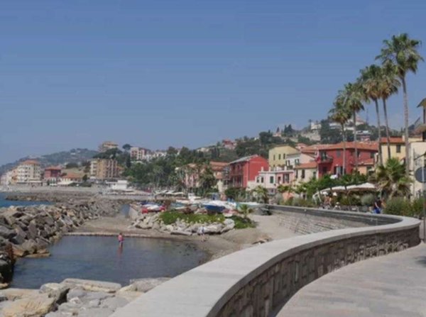 appartamento in vendita ad Imperia in zona Porto Maurizio