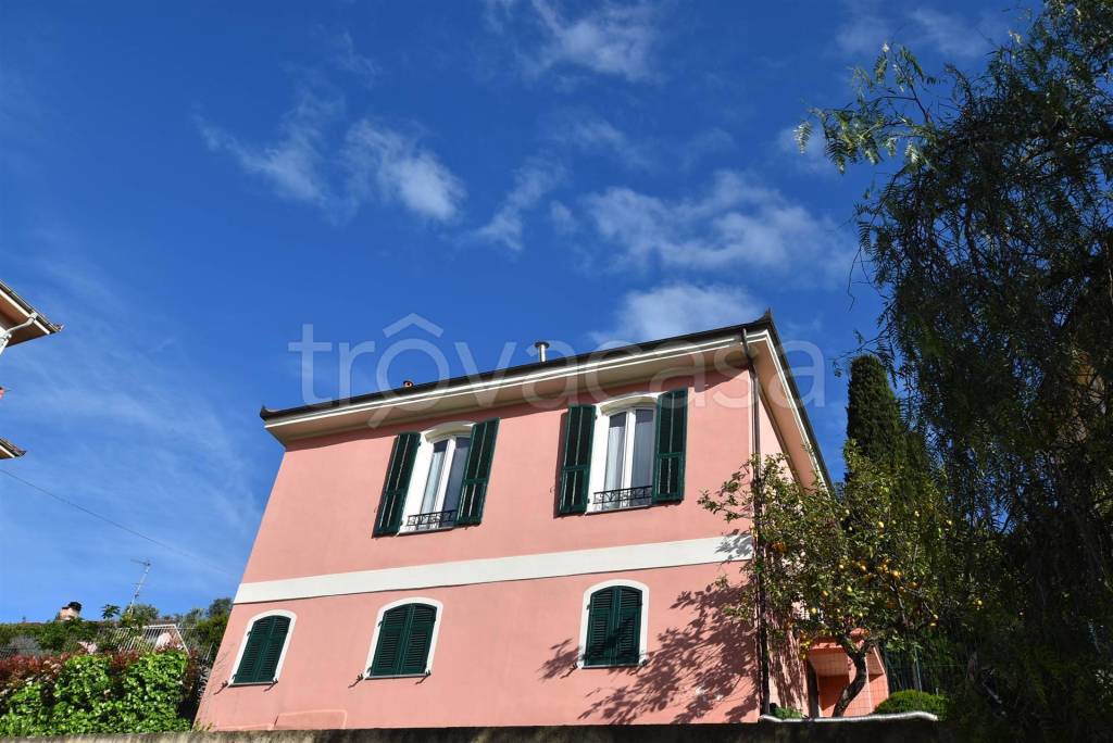 casa indipendente in vendita ad Imperia in zona Porto Maurizio
