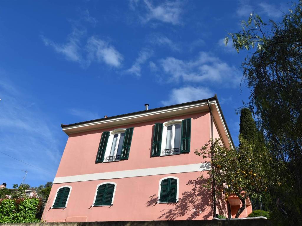 casa indipendente in vendita ad Imperia in zona Porto Maurizio