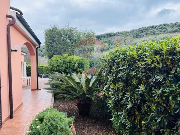 casa indipendente in vendita ad Imperia in zona Artallo