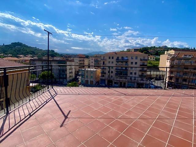 appartamento in vendita ad Imperia in zona Porto Maurizio