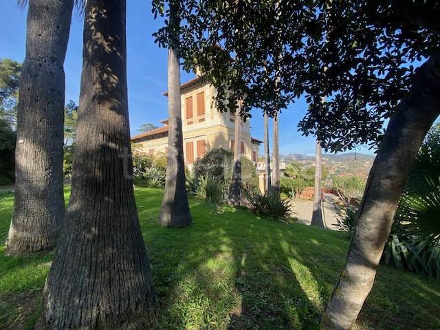 appartamento in vendita ad Imperia in zona Porto Maurizio