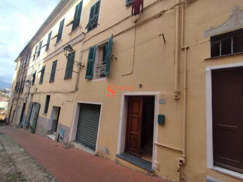 appartamento in vendita ad Imperia in zona Porto Maurizio