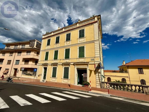 negozio in vendita ad Imperia in zona Porto Maurizio