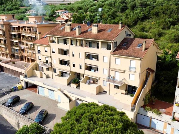 appartamento in vendita ad Imperia in zona Torrazza / Clavi