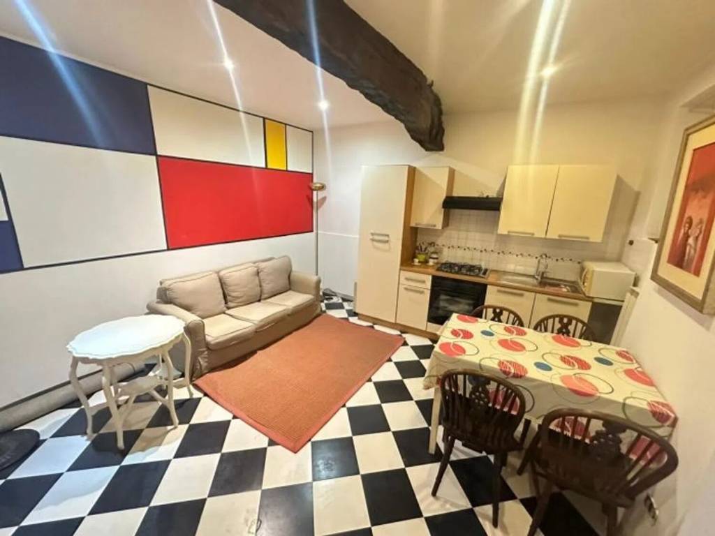 appartamento in vendita ad Imperia in zona Massabovi