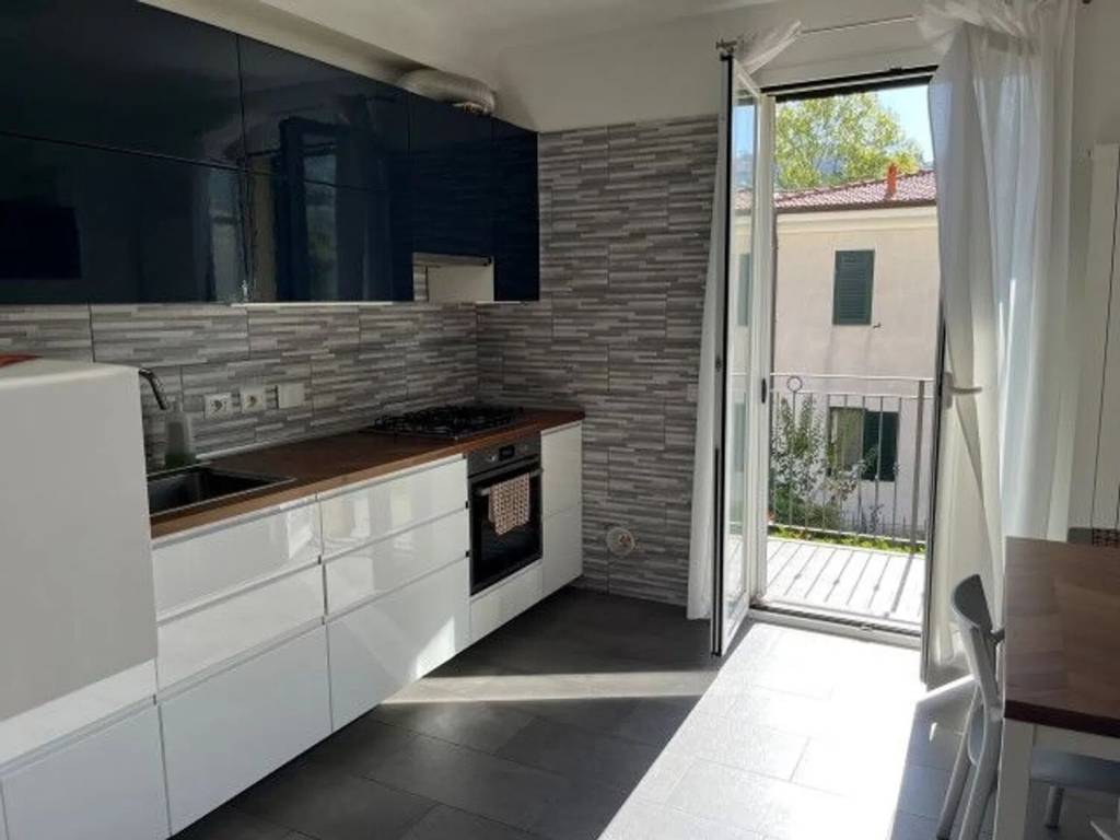 appartamento in vendita ad Imperia in zona Porto Maurizio