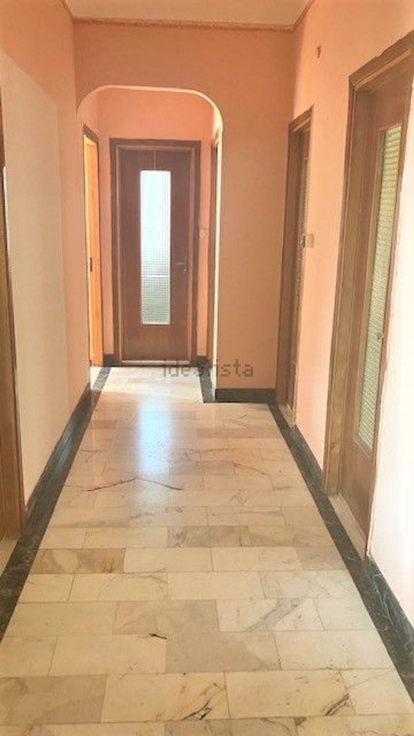 appartamento in vendita ad Imperia in zona Porto Maurizio