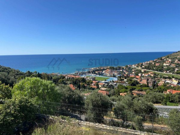 casa indipendente in vendita ad Imperia in zona Porto Maurizio