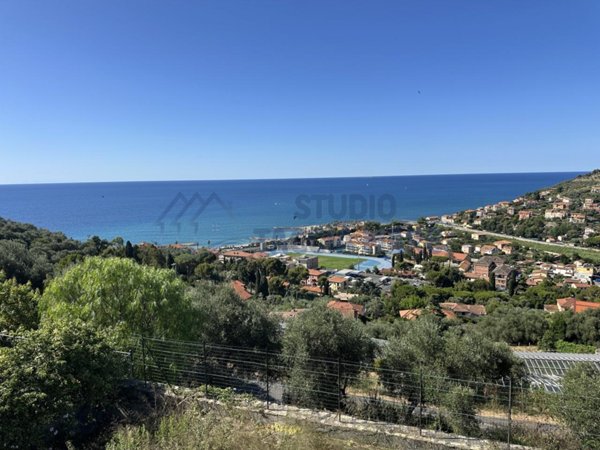 casa indipendente in vendita ad Imperia in zona Porto Maurizio