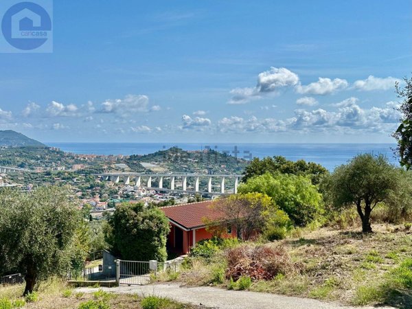 casa indipendente in vendita ad Imperia in zona Porto Maurizio