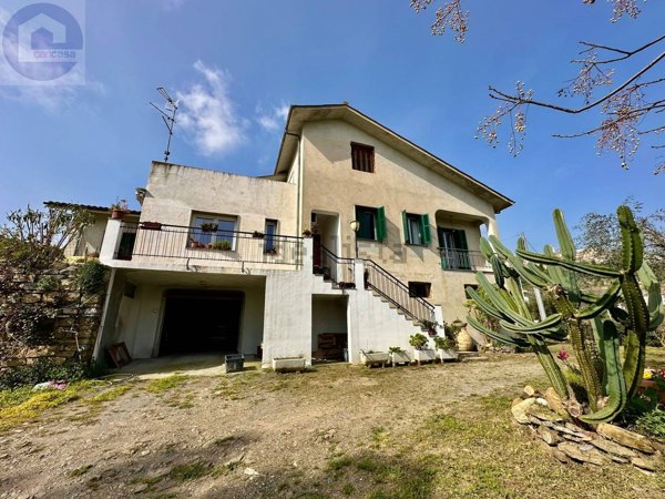 casa indipendente in vendita ad Imperia in zona Porto Maurizio