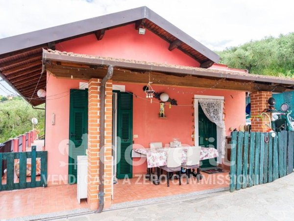 casa indipendente in vendita ad Imperia in zona Porto Maurizio