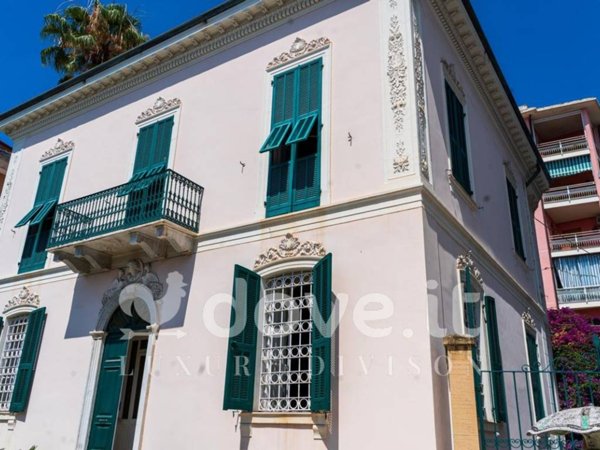 casa indipendente in vendita ad Imperia in zona Porto Maurizio