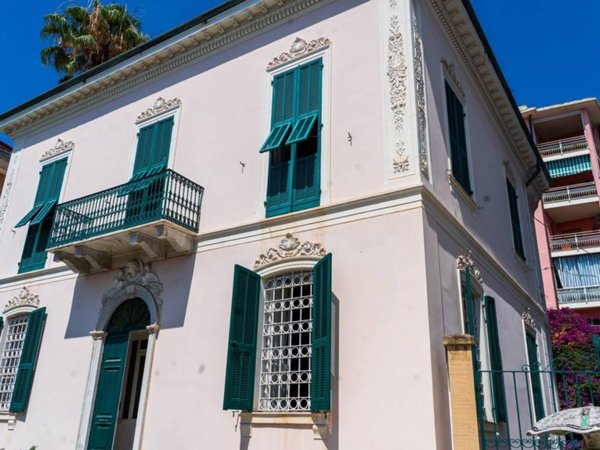 casa indipendente in vendita ad Imperia in zona Porto Maurizio
