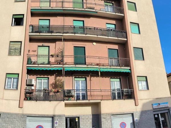 locale commerciale in vendita ad Imperia in zona Oneglia