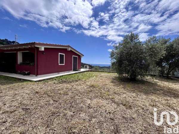 casa indipendente in vendita ad Imperia in zona Montegrazie